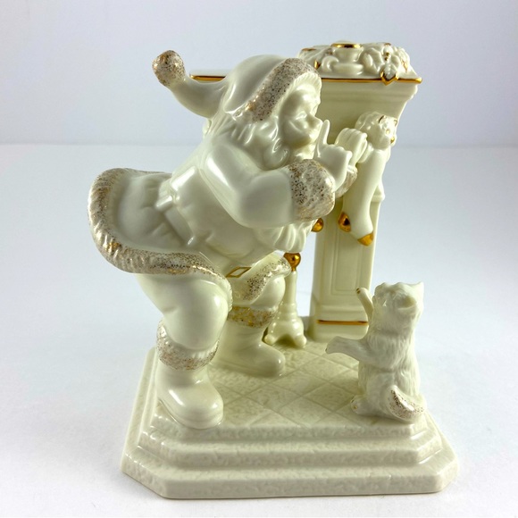 Vintage Mikasa Santa's Secret Christmas Porcelain Ivory with Gold Trim - Picture 2 of 13